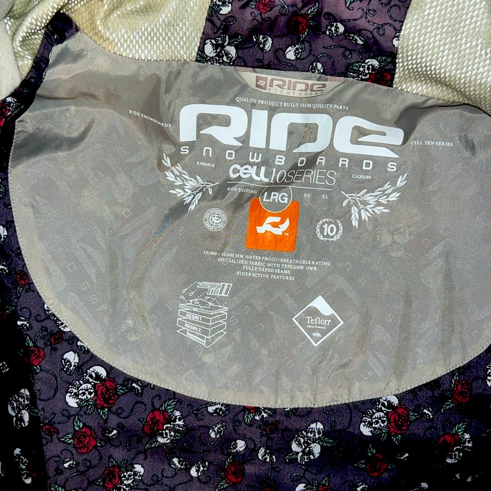Ride snowboarding jacket 🧥 in good used condition worn 2-3 times